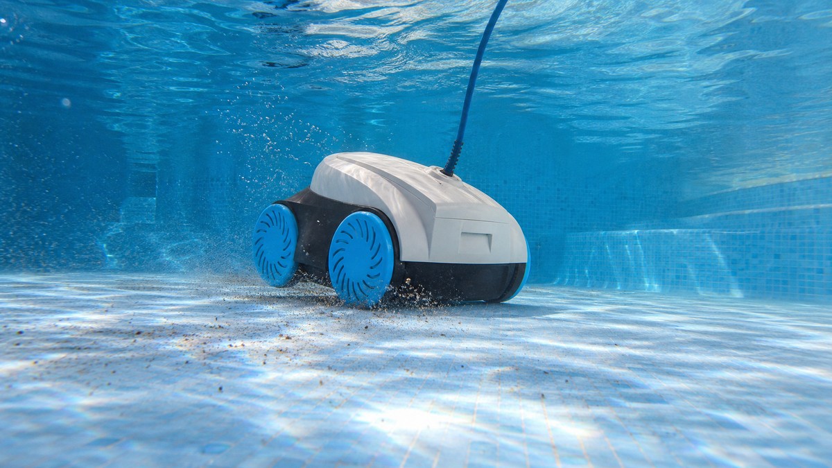 Ubbink Robotclean 1 opiniones — limpiando el fondo de una piscina con cable de 13 m